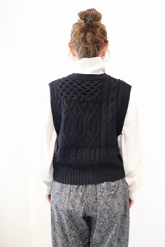 Le glazik【ル グラジック】 Vネックケーブルニットベスト Le glazik【ル グラジック】 Vネックケーブルニットベスト