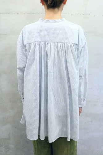 美品 ヴェリテクール オーバーサイズ スタンドカラー プルオーバー シャツ 白 美品 ヴェリテクール オーバーサイズ スタンドカラー プル