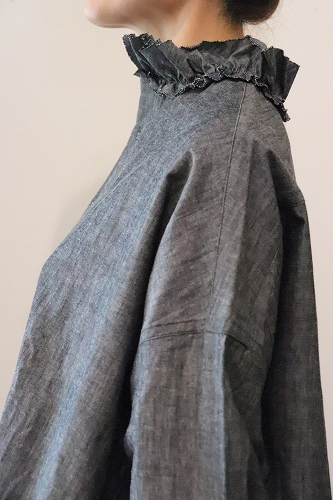 25ss Yarmo DUNGAREE RUFFLE SHIRTS シャツ s28_model2.jpg