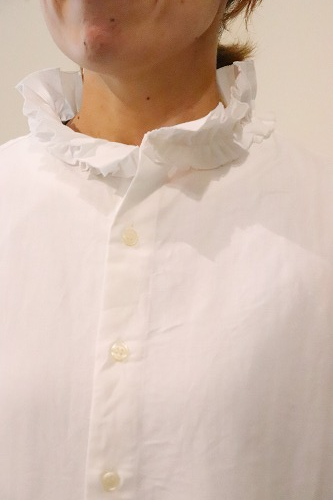 25ss Yarmo DUNGAREE RUFFLE SHIRTS シャツ 楽天市場】ヤーモ YARMO ダンガリー ラッフル シャツ Dungaree