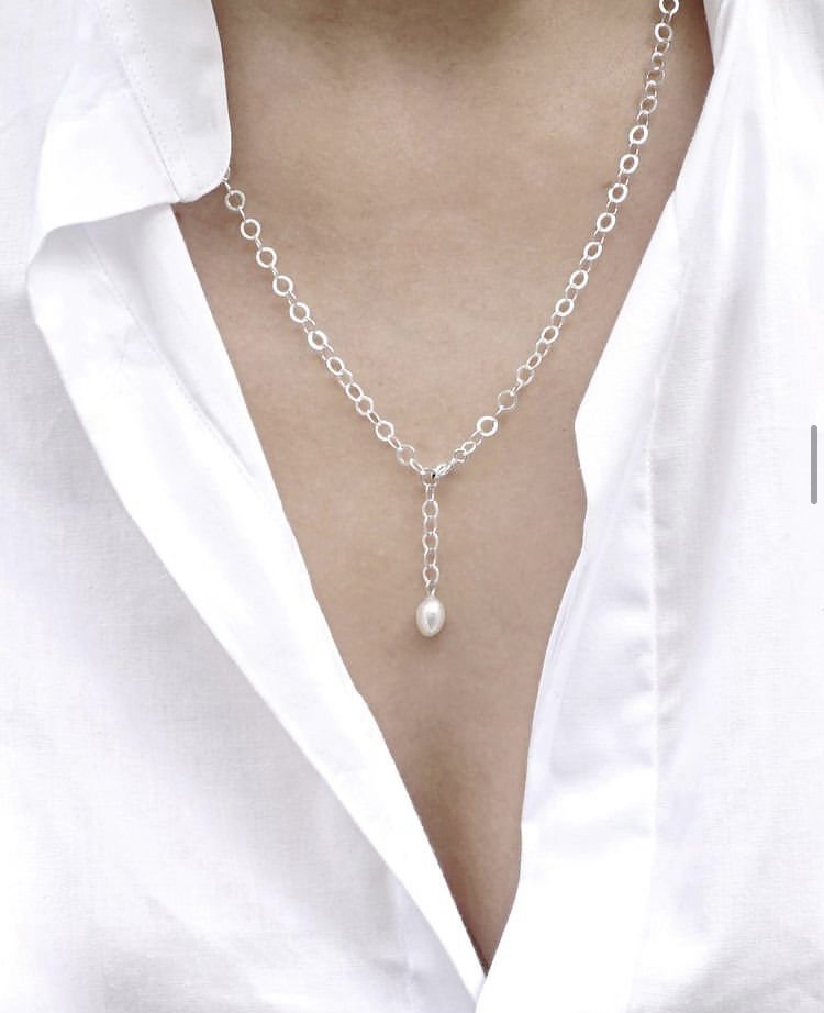 chain pearl necklace