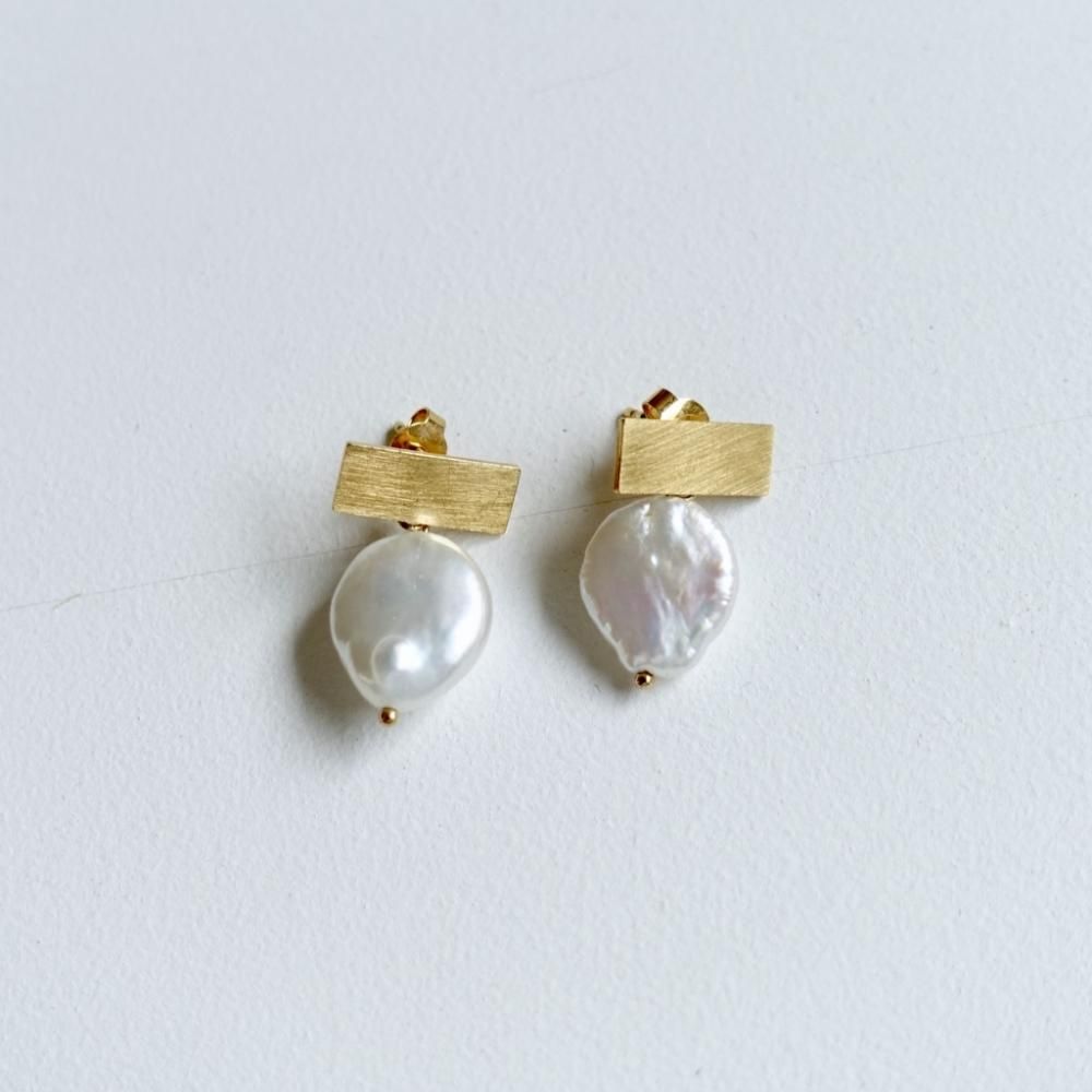 T pearl earrings_gold