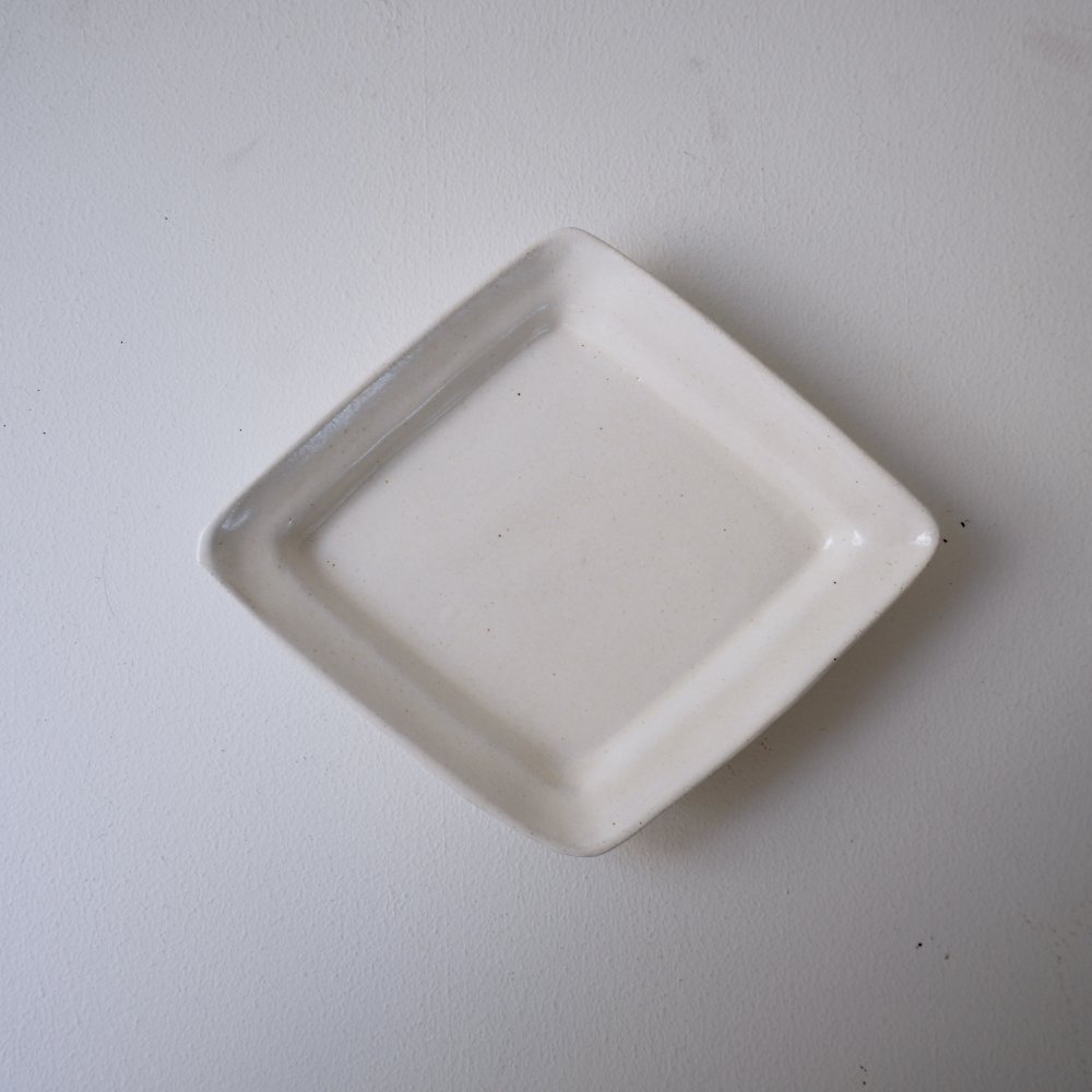 白釉ひし形皿