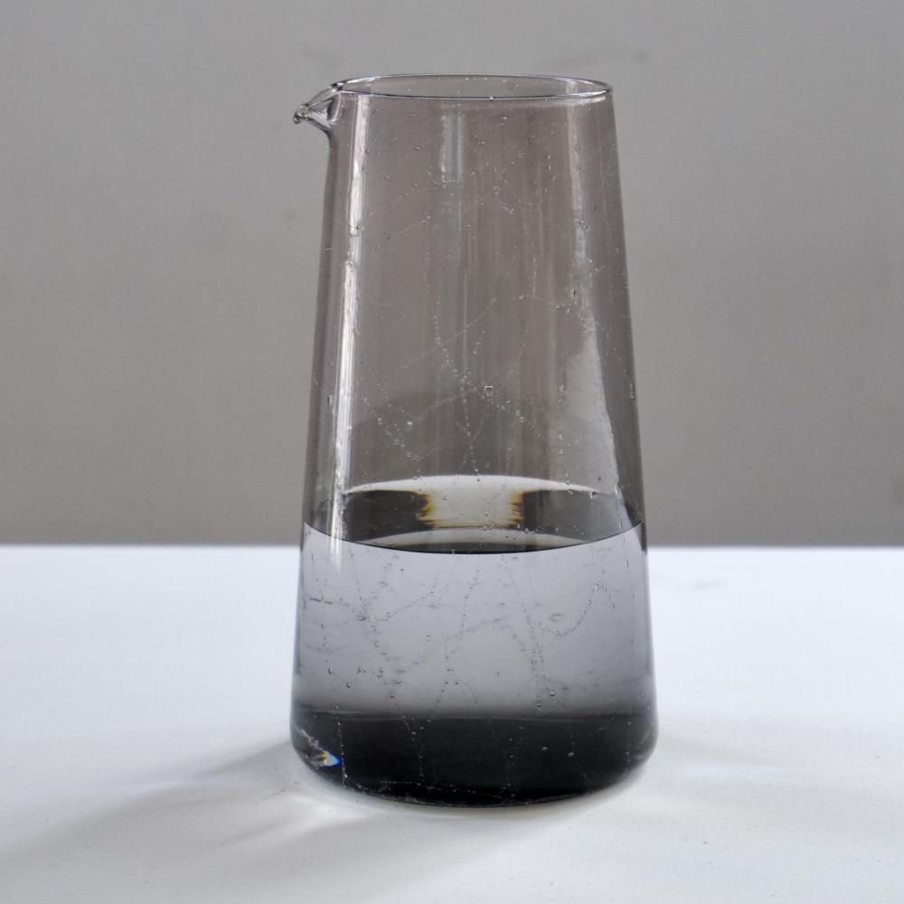 pitcher straight M grey