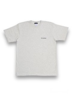 <img class='new_mark_img1' src='https://img.shop-pro.jp/img/new/icons47.gif' style='border:none;display:inline;margin:0px;padding:0px;width:auto;' />PRETO AND BRANCOSMALL LOGO TEE (OATMEAL)