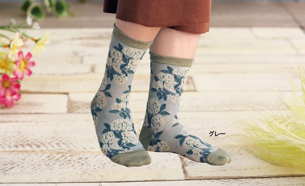 モチーフソックス 真夜中の花束 オム プリッセ イッセイ ミヤケ“花に見立てた”ソックス「フラワーズ