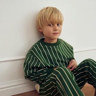<img class='new_mark_img1' src='https://img.shop-pro.jp/img/new/icons7.gif' style='border:none;display:inline;margin:0px;padding:0px;width:auto;' />Pinstripe sweatshirt