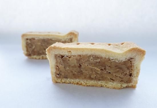 クルミたっぷり 濃厚でずっしりのスイス菓子 エンガディナー クルミたっぷり 濃厚でずっしりのスイス菓子 エンガディナー
