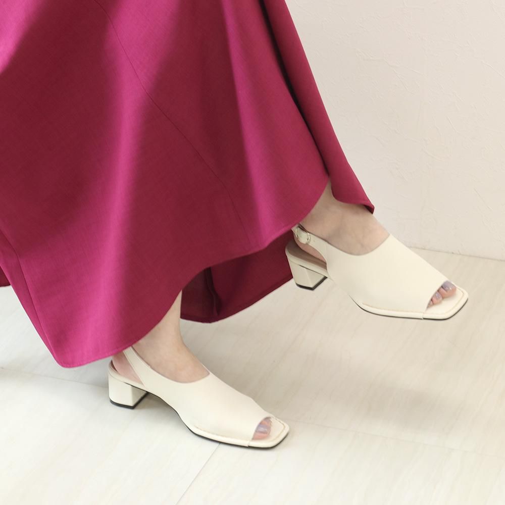 newmo ニューモ クラリーノ ストレッチ スクエアトゥサンダル