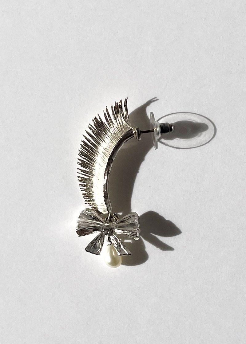 Mirit Weinstock/ミリット ウェインストック】つけまつ毛りぼんピアス