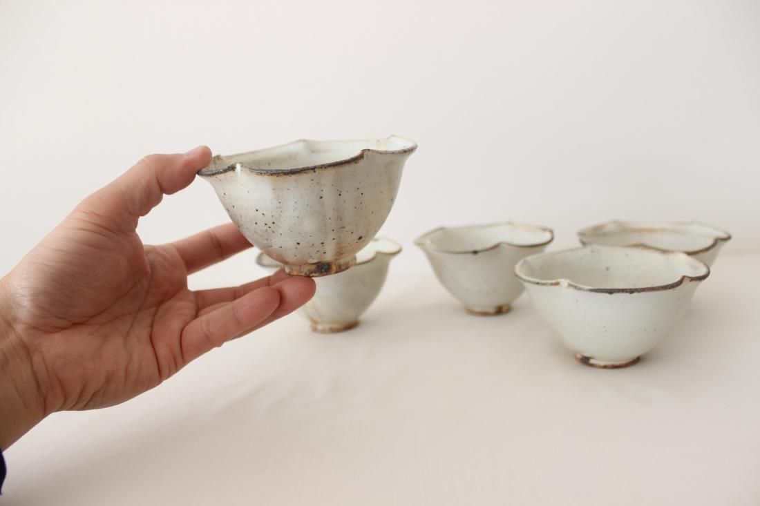 遺品整理◼️蔵からアンティークな年代のステキなお花のお皿が出て来ました。茶器？ 遺品整理◼️蔵からアンティークな年代のステキなお花のお皿が