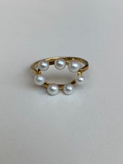 Mariko Tsuchiyama  baby pearl ring