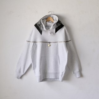 <img class='new_mark_img1' src='https://img.shop-pro.jp/img/new/icons16.gif' style='border:none;display:inline;margin:0px;padding:0px;width:auto;' />ROLL HEART ZIP HOODIE