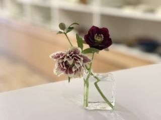 モダンアート　ガラス工芸　二口パイプ形　花入　共箱　8217 M-3067-2V 花籠文様 ミニオールド ペア – 硝子工房 彩鳳