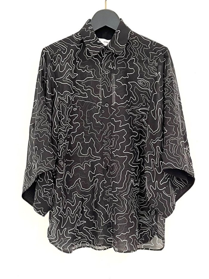 <img class='new_mark_img1' src='https://img.shop-pro.jp/img/new/icons8.gif' style='border:none;display:inline;margin:0px;padding:0px;width:auto;' />HYKE(ϥ)/CONTOUR LINE BELL-SLEEVE SHIRT