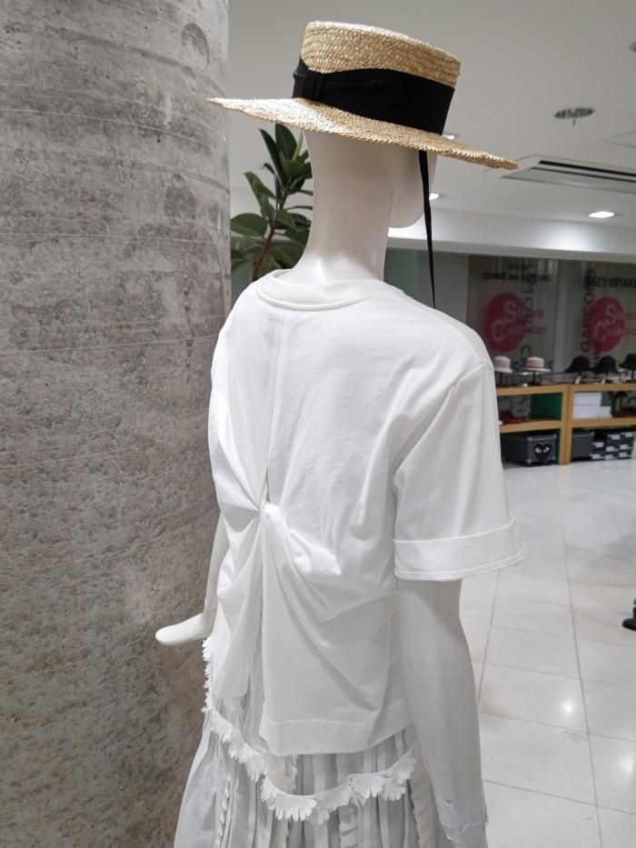 未使用MUVEIL.フラワーパーツ　Tシャツ　カットソー　難あり 未使用MUVEIL.フラワーパーツ Tシャツ カットソー 難あり