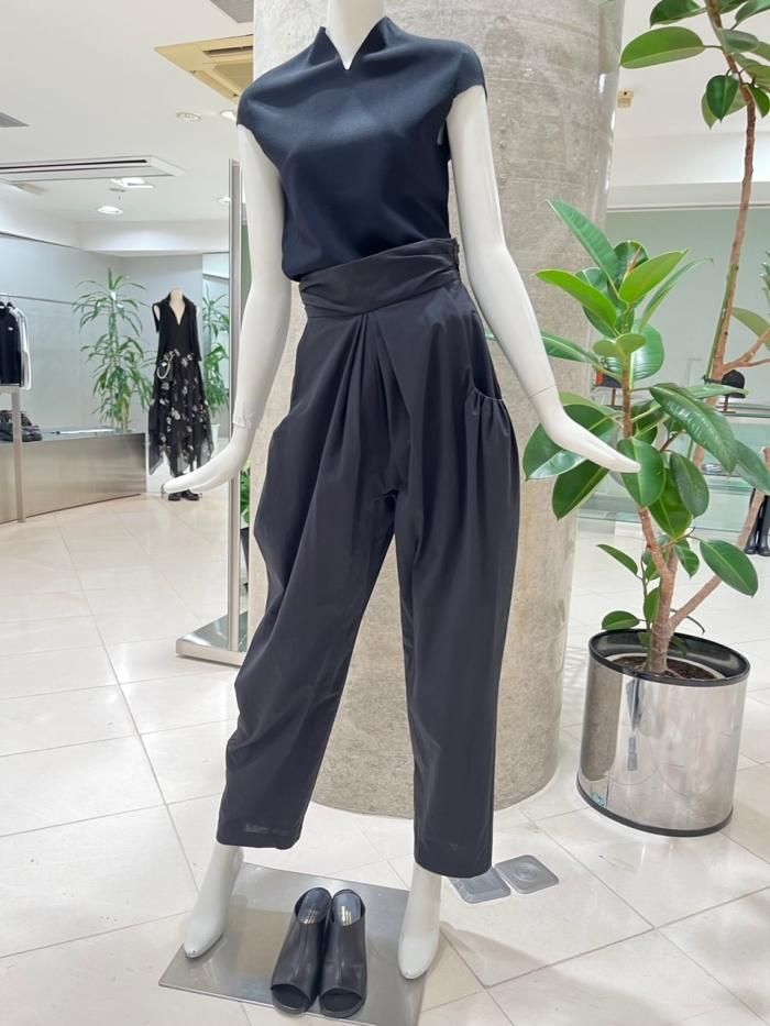 <img class='new_mark_img1' src='https://img.shop-pro.jp/img/new/icons20.gif' style='border:none;display:inline;margin:0px;padding:0px;width:auto;' />Mame Kurogouchi (ޥ᥯) / Crepe Cotton Tapered Trousers
