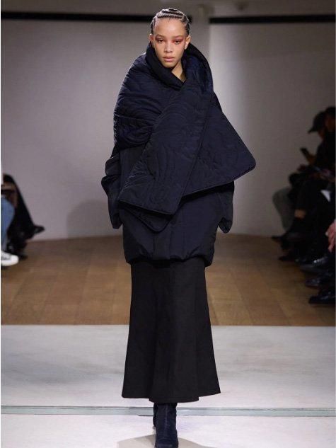 Mame Kurogouchi(マメクロゴウチ)/ Silk Nylon Quilted Scarf - navy Mame Kurogouchi(マメクロゴウチ)/ Silk Nylon Quilted Scarf - navy