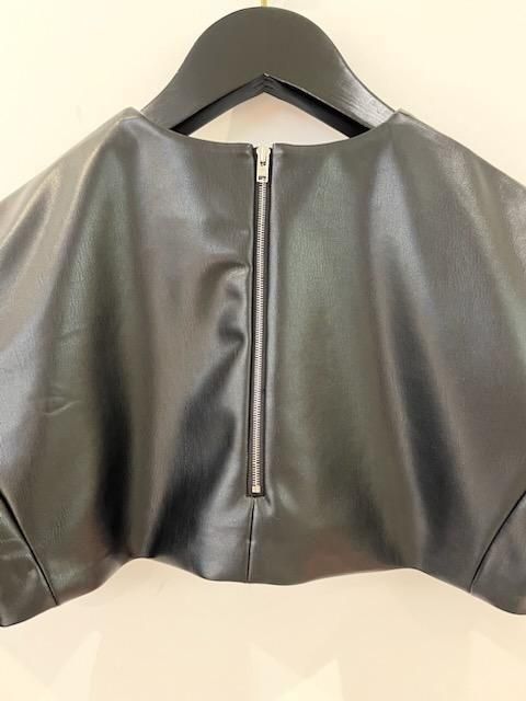HYKE - 【HYKE】FAUX LEATHER CROPPED TOP 新品タグ付き FAUX LEATHER CROPPED TOP 25SS