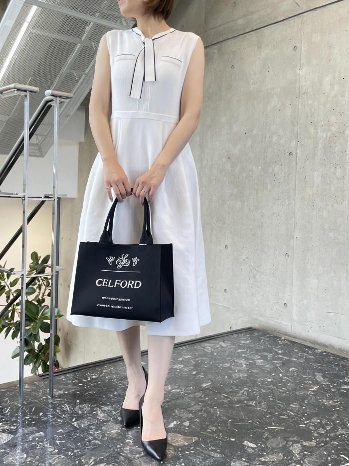 即納　CELFORDセルフォードボウタイノースリーブニットワンピース　ホワイトS ボウタイノースリーブニットワンピース(デイリーワンピース