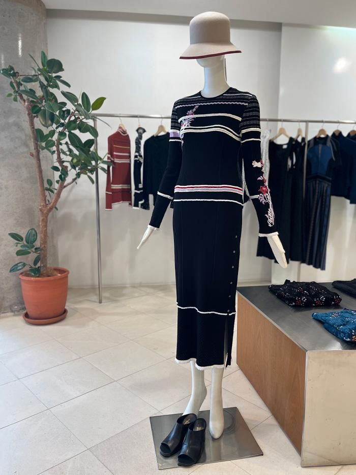 <img class='new_mark_img1' src='https://img.shop-pro.jp/img/new/icons8.gif' style='border:none;display:inline;margin:0px;padding:0px;width:auto;' />Mame Kurogouchi(ޥ᥯)/Floral Motif Intarsia Knitted Dress