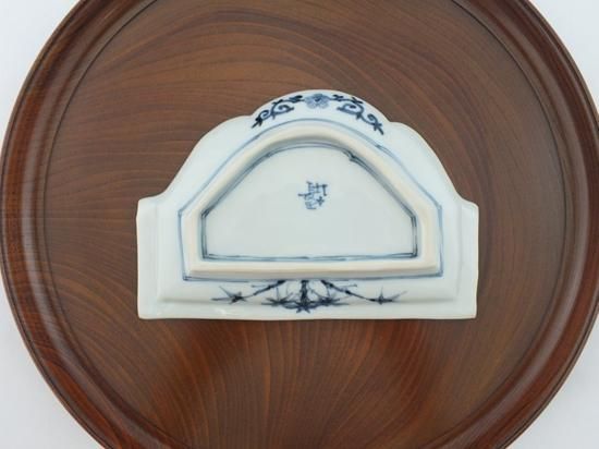 色絵鷹ニ茄子ノ図富士山型取皿 - 山本長左の器 色絵鷹ニ茄子ノ図富士山型取皿 - 山本長左の器