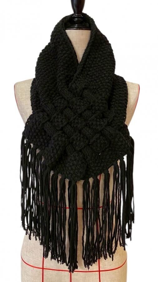 knit  fringe neck / BK