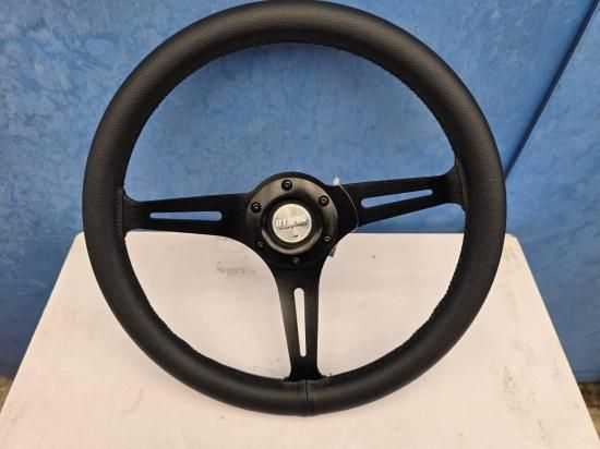 古いジムニーに付いていた3本スポーク ステアリングホイール 本体 古いジムニーに付いていた3本スポーク ステアリングホイール 本体 古い