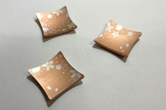 KENBI 箸置き 桜柄 【近日発売】 - 桂記章オンラインショップ