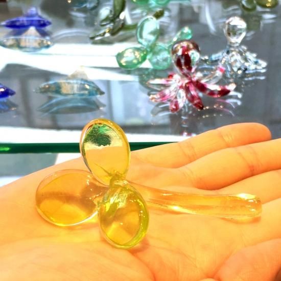 ガラス箸置き【三つ葉】可児友紀 - 鎌倉八座オンラインショップ