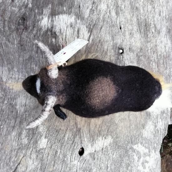 モンゴルのフェルトの動物 ヤク 空飛ぶ羊 Tribal Arts モンゴルのフェルトの動物 ヤク 空飛ぶ羊 Tribal Arts