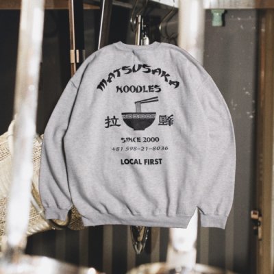 <img class='new_mark_img1' src='https://img.shop-pro.jp/img/new/icons13.gif' style='border:none;display:inline;margin:0px;padding:0px;width:auto;' />LOCAL FIRST /  MATSUSAKA NOODLES CREW SWEAT - GREY