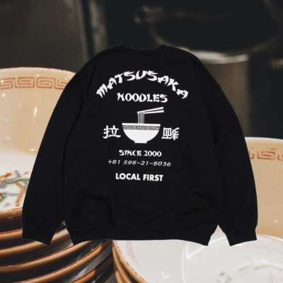 <img class='new_mark_img1' src='https://img.shop-pro.jp/img/new/icons13.gif' style='border:none;display:inline;margin:0px;padding:0px;width:auto;' />LOCAL FIRST /  MATSUSAKA NOODLES CREW SWEAT - BLACK