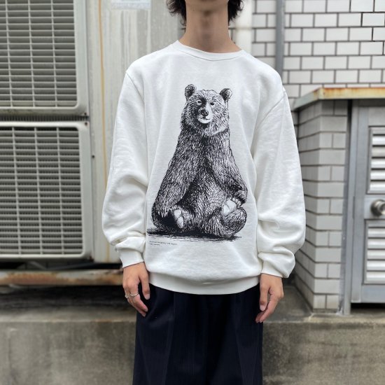 <img class='new_mark_img1' src='https://img.shop-pro.jp/img/new/icons13.gif' style='border:none;display:inline;margin:0px;padding:0px;width:auto;' />AIEMAMERICAN IMAGINARY EARTH MUSEUM / SOUVENIR SWEAT - BEAR