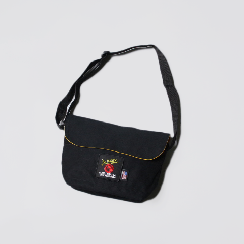<img class='new_mark_img1' src='https://img.shop-pro.jp/img/new/icons13.gif' style='border:none;display:inline;margin:0px;padding:0px;width:auto;' />DE MARTINIʥǥޥƥˡ/ Messenger Bag Small - Canvas Black 