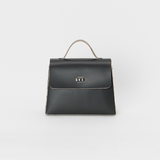 <img class='new_mark_img1' src='https://img.shop-pro.jp/img/new/icons13.gif' style='border:none;display:inline;margin:0px;padding:0px;width:auto;' />Hender Scheme () / assemble hand bag flap M
