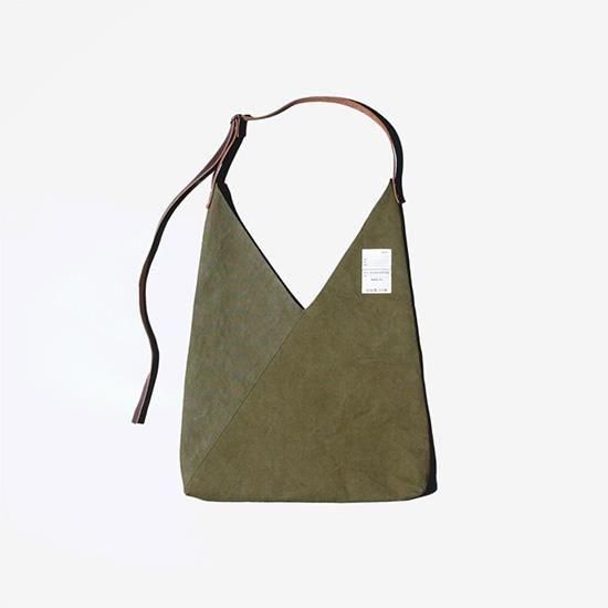 <img class='new_mark_img1' src='https://img.shop-pro.jp/img/new/icons13.gif' style='border:none;display:inline;margin:0px;padding:0px;width:auto;' />go-getter (å) / V-CUT shoulder Bag - #4