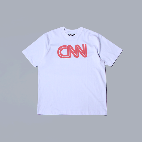 <img class='new_mark_img1' src='https://img.shop-pro.jp/img/new/icons13.gif' style='border:none;display:inline;margin:0px;padding:0px;width:auto;' />FAUX / GRAPHIC TEE (CNN) - WHITE