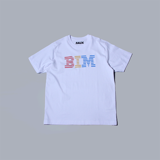 <img class='new_mark_img1' src='https://img.shop-pro.jp/img/new/icons13.gif' style='border:none;display:inline;margin:0px;padding:0px;width:auto;' />FAUX / GRAPHIC TEE (BIM) - WHITE