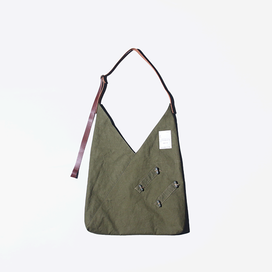 <img class='new_mark_img1' src='https://img.shop-pro.jp/img/new/icons13.gif' style='border:none;display:inline;margin:0px;padding:0px;width:auto;' />go-getter (å) / V-CUT shoulder Bag - #18