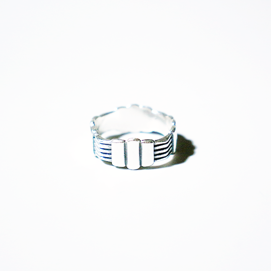 <img class='new_mark_img1' src='https://img.shop-pro.jp/img/new/icons13.gif' style='border:none;display:inline;margin:0px;padding:0px;width:auto;' />IN CROWD / Cast Ring - BLOCK