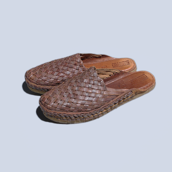 <img class='new_mark_img1' src='https://img.shop-pro.jp/img/new/icons13.gif' style='border:none;display:inline;margin:0px;padding:0px;width:auto;' />MOHINDERSʥҥ/ CITY SLIPPER - WALNUT