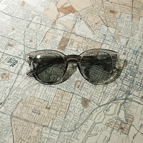 <img class='new_mark_img1' src='https://img.shop-pro.jp/img/new/icons13.gif' style='border:none;display:inline;margin:0px;padding:0px;width:auto;' />NOC EYEGEAR / BOSTON FAT FRAME - CLEAR