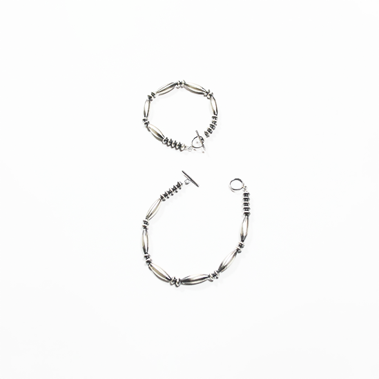 <img class='new_mark_img1' src='https://img.shop-pro.jp/img/new/icons13.gif' style='border:none;display:inline;margin:0px;padding:0px;width:auto;' />NAVAJO (ʥХ) / SILVER BREAD (ORVAL BEADS) - SILVER