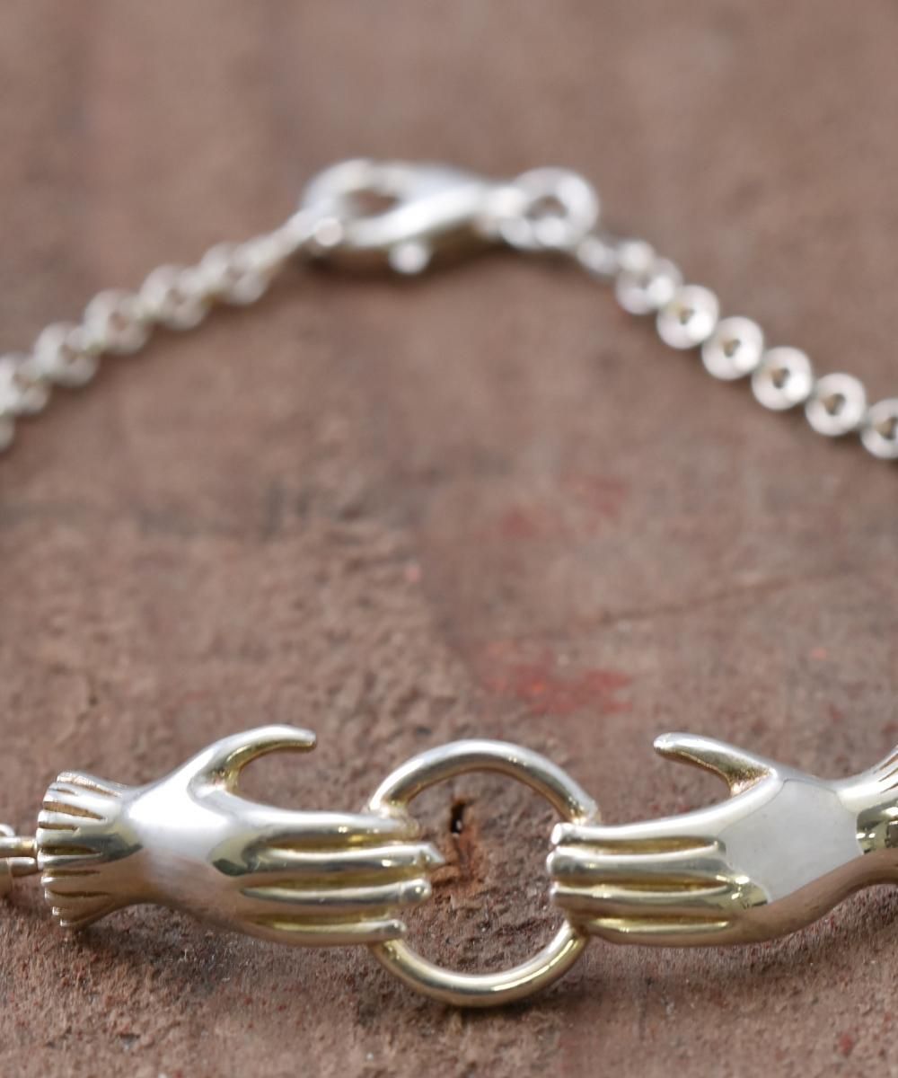 Silver bracelet Holding a Circle | ホールドハンドモチーフ