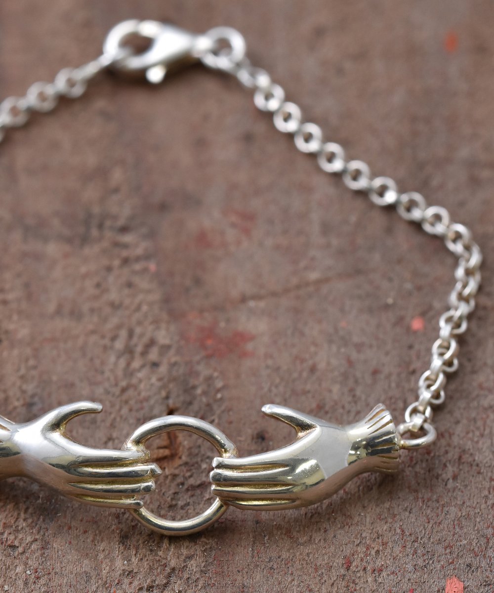 Silver bracelet Holding a Circle | ۡɥϥɥ СХ󥰥륵ͥ