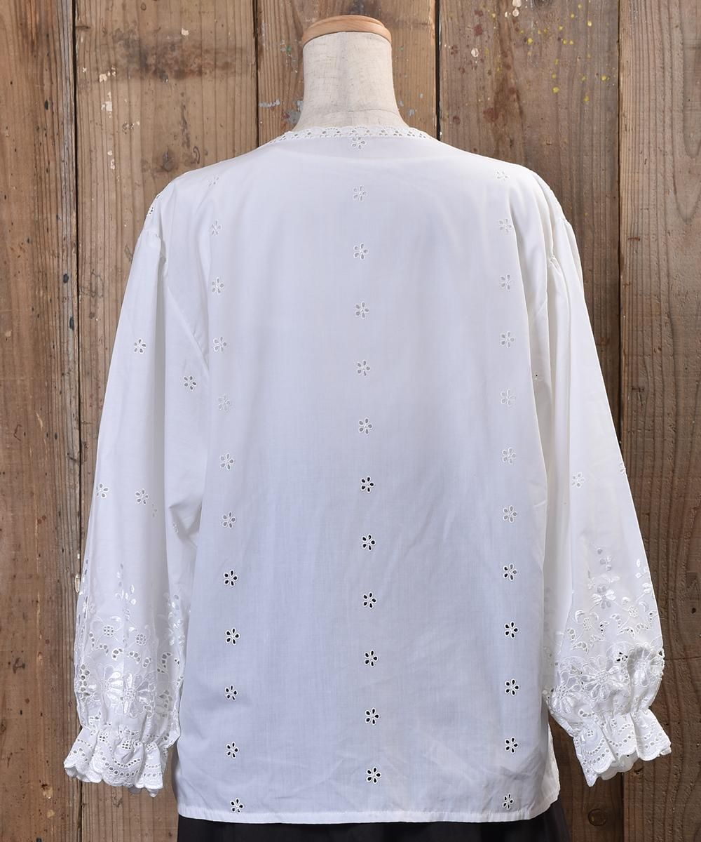 Made in Europe Square Neck Embroidery Blouse ｜ヨーロッパ製