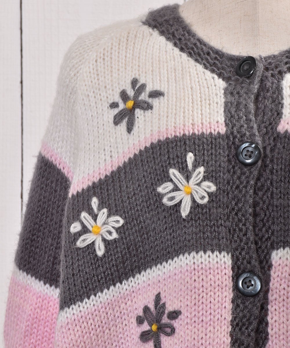 Flower Embroidery VNeck Knit Cardigan｜花刺繍 Vネックカーディガン 