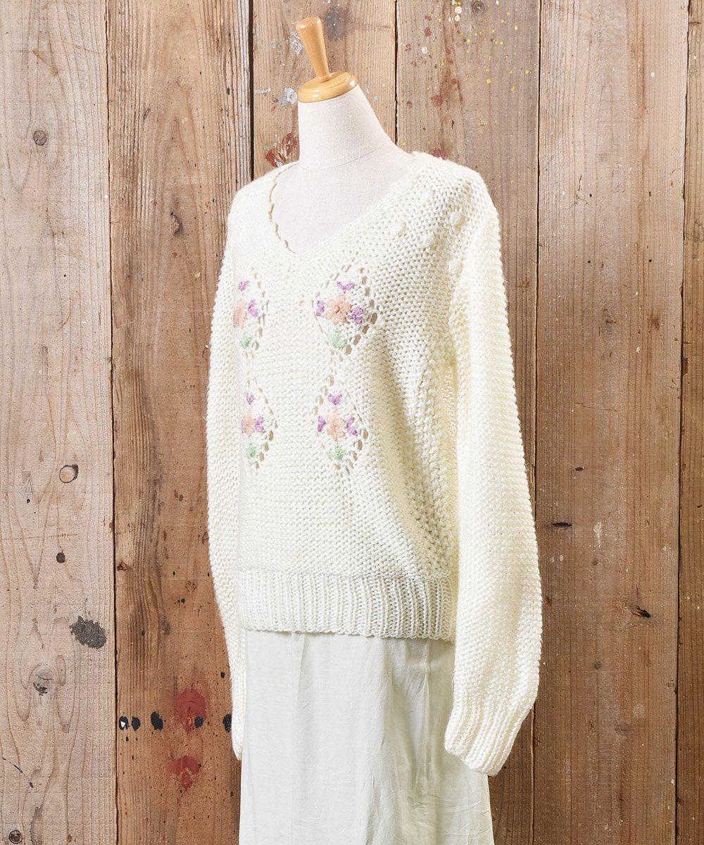 ハンドニット 花刺繍セーター ｜Hand-knit Sweater Flower Embroidered 