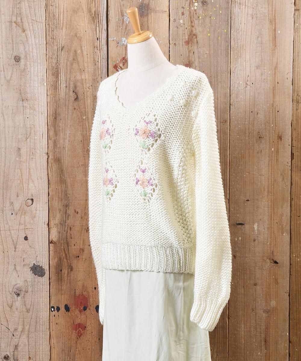 ハンドニット 花刺繍セーター ｜Hand-knit Sweater Flower Embroidered